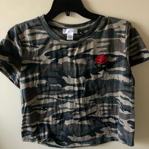 Camouflage Red Rose Graphic Crop Top, XL
